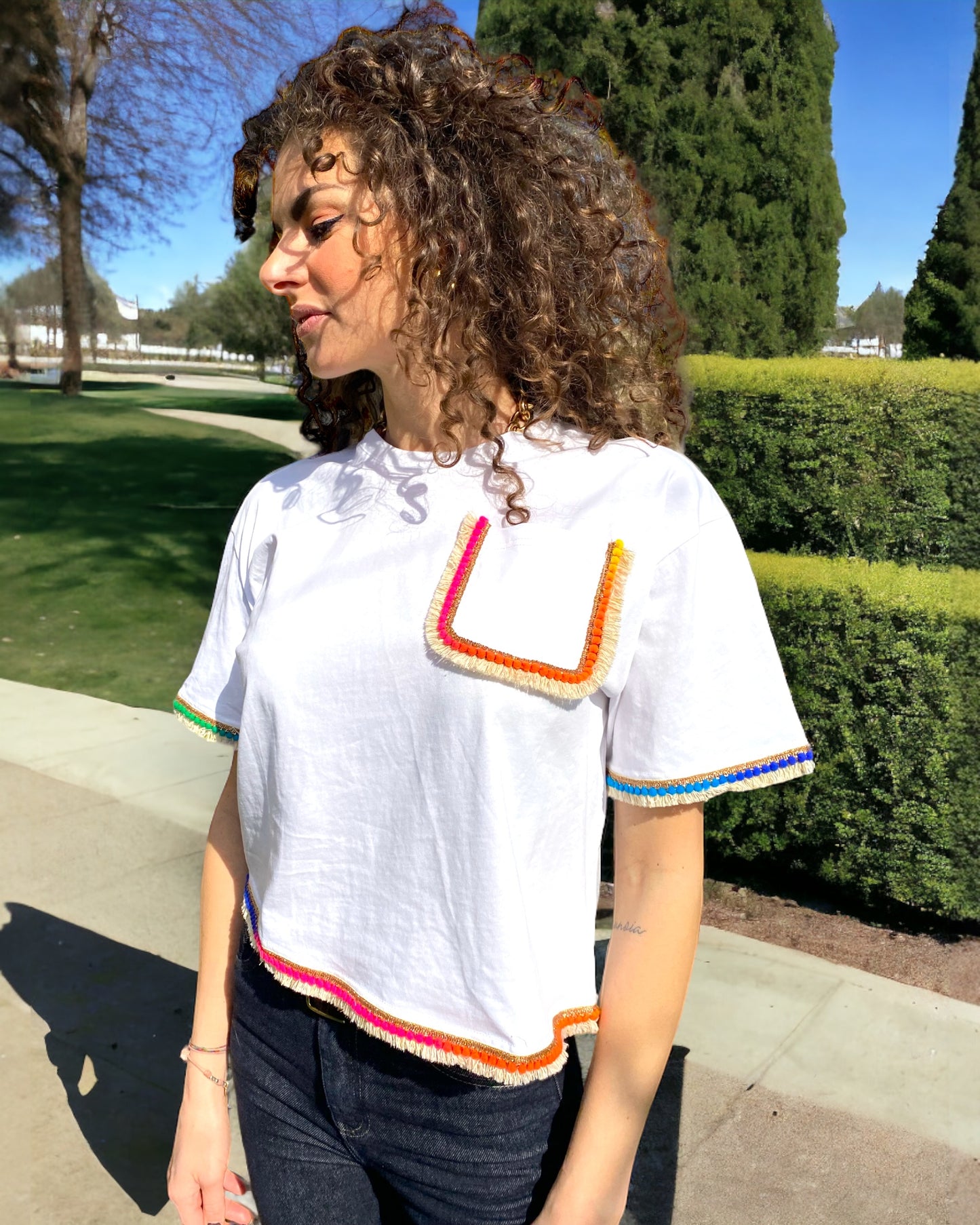 T-shirt crop con nappine